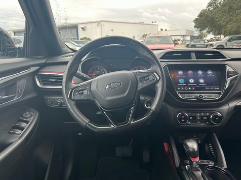 Used 2021 Chevrolet TrailBlazer RS w/ Technology Package image 45