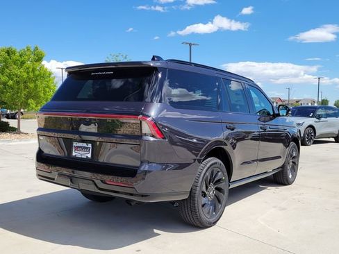 New 2026 Lincoln Navigator Reserve w/ Jet Appearance Package AWD/4WD image 3