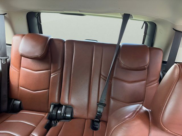 Used 2019 Cadillac Escalade Luxury AWD/4WD image 9