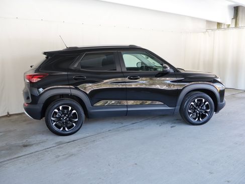 Used 2021 Chevrolet TrailBlazer LT w/ Sun and Liftgate Package image 6