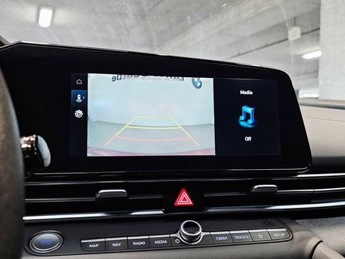 Used 2024 Hyundai Elantra Blue FWD image 13