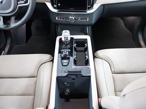 New 2026 Volvo XC90 B6 Ultra image 24