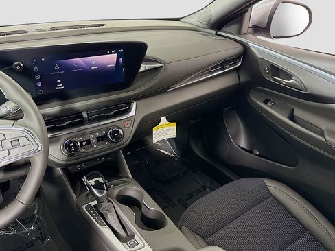 Used 2025 Buick Envista Preferred w/ Convenience I Package image 25