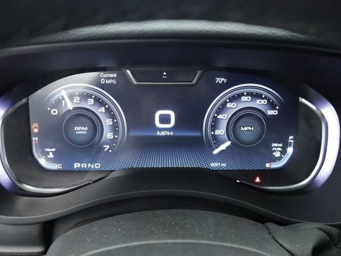 Used 2025 RAM 3500 Laramie AWD/4WD image 28