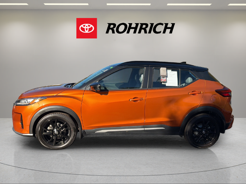 Used 2023 Nissan Kicks SR w/ SR Premium Package FWD image 9
