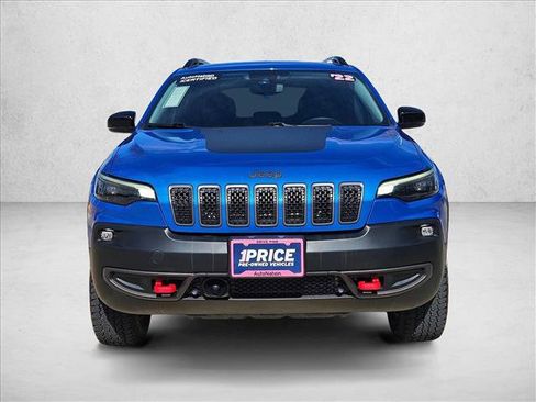 Used 2022 Jeep Cherokee Trailhawk image 2