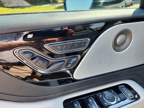 Used 2025 Lincoln Aviator Reserve w/ Luxury Package RWD image 22