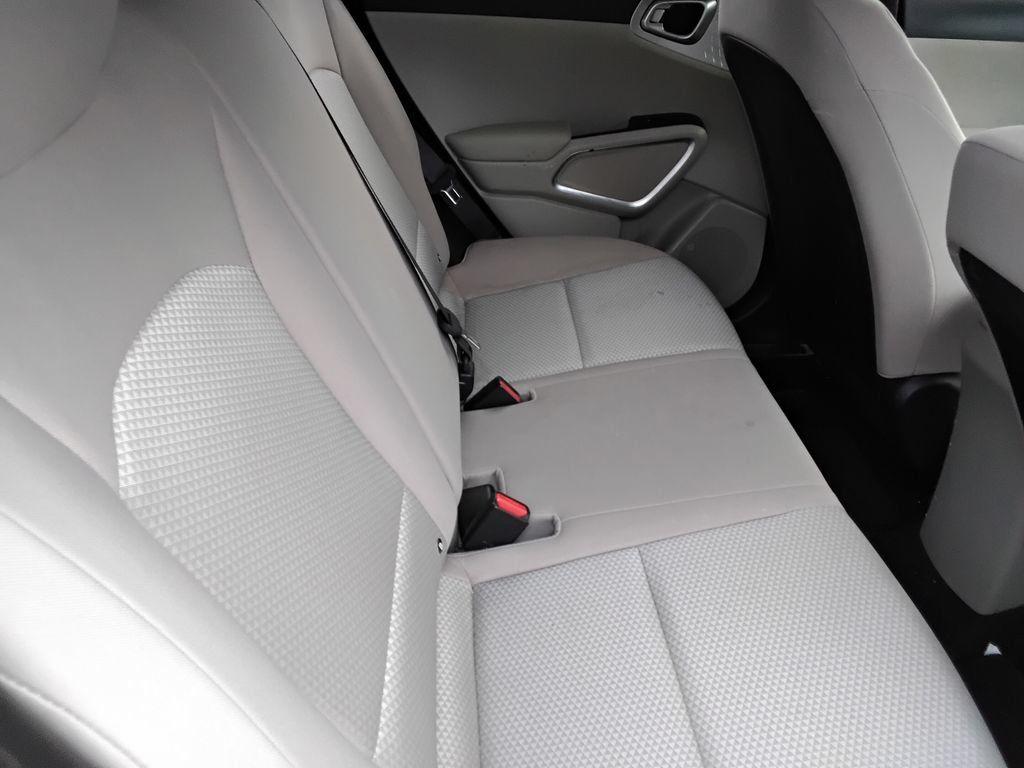 Used 2023 Kia Soul LX w/ LX Technology Package FWD image 11