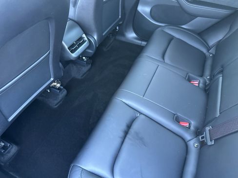 Used 2022 Tesla Model Y Long Range image 12