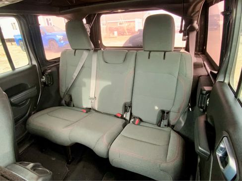 Used 2024 Jeep Wrangler Unlimited Rubicon w/ Convenience Group AWD/4WD image 24
