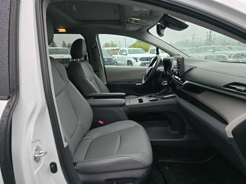 Used 2024 Toyota Sienna XLE w/ XLE Plus Package AWD/4WD image 10