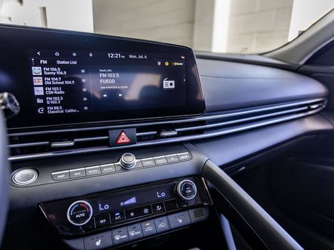 Used 2025 Hyundai Elantra SEL FWD image 15