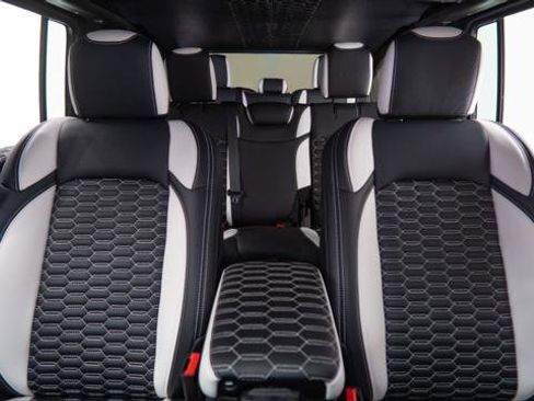 Used 2025 Jeep Gladiator Sport image 32