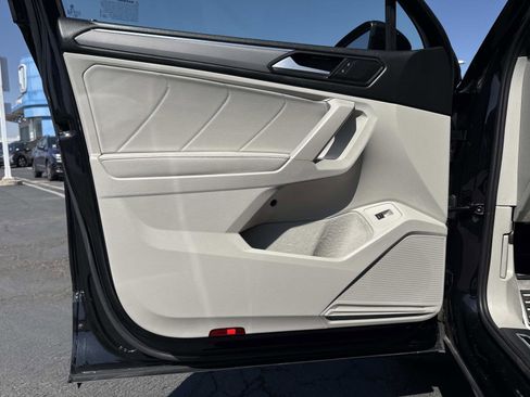 Used 2022 Volkswagen Tiguan SE R-Line image 19