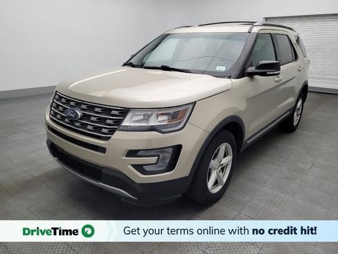 Used 2017 Ford Explorer XLT image 1