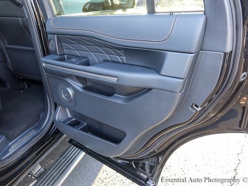 Used 2024 Ford Expedition Platinum image 33