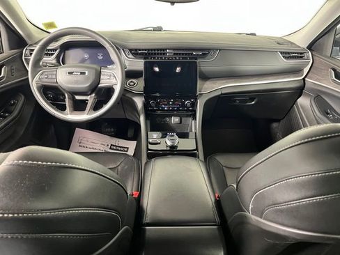 Used 2023 Jeep Grand Cherokee Limited image 41