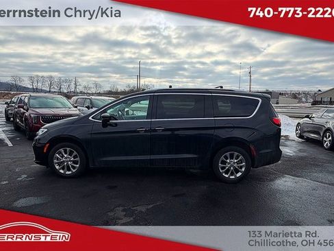 Used 2021 Chrysler Pacifica Touring-L image 4