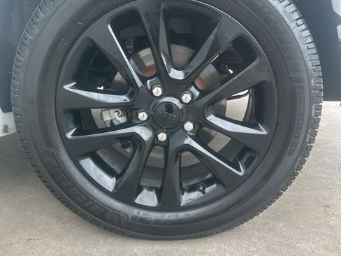 Used 2018 Jeep Grand Cherokee Altitude RWD image 25