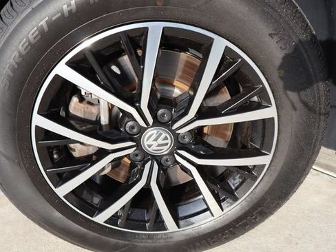 Used 2021 Volkswagen Tiguan SE w/ Panoramic Sunroof Package FWD image 43