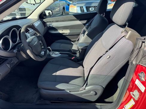 Used 2010 Chrysler Sebring Touring FWD image 12