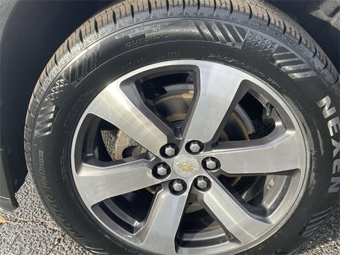 Certified 2019 Chevrolet Traverse LT w/ LT Premium Package image 8