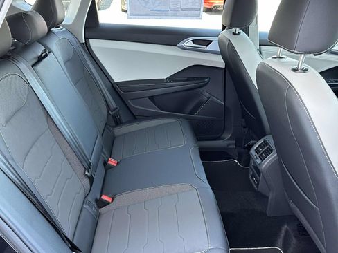 New 2026 Volkswagen Taos SE FWD image 15