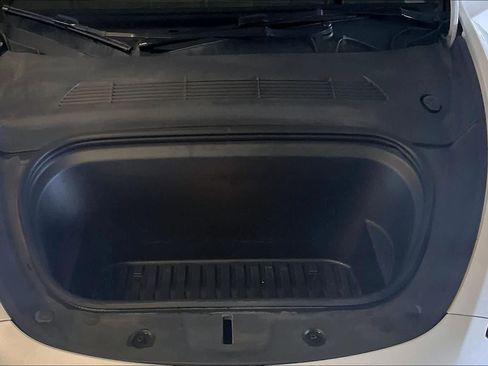 Used 2024 Tesla Model Y Performance image 25