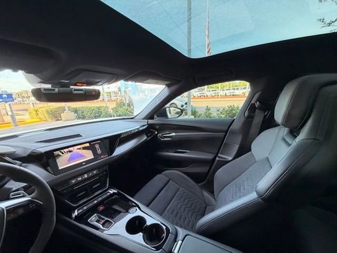 Used 2022 Audi e-tron GT Premium Plus image 14