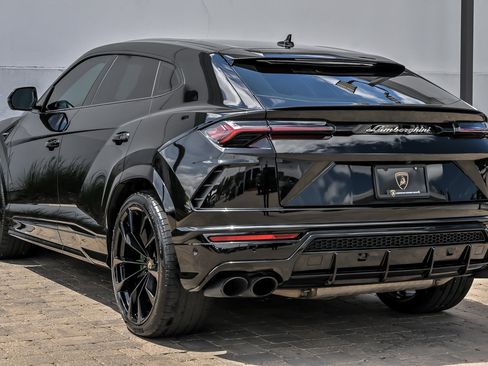 Used 2022 Lamborghini Urus AWD/4WD image 10