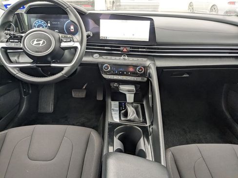 Used 2025 Hyundai Elantra SEL FWD image 25