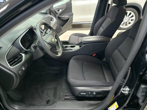 Used 2024 Chevrolet Malibu LT image 32