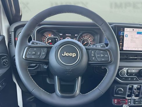 Used 2025 Jeep Wrangler Unlimited Rubicon w/ Convenience Group image 11