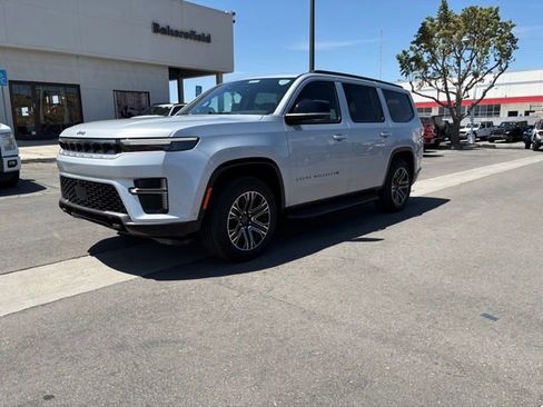 New 2026 Jeep Grand Wagoneer 4WD w/ Premium Group I image 3
