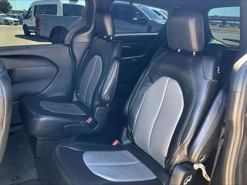 Used 2020 Chrysler Pacifica Touring w/ S Appearance Package FWD image 20