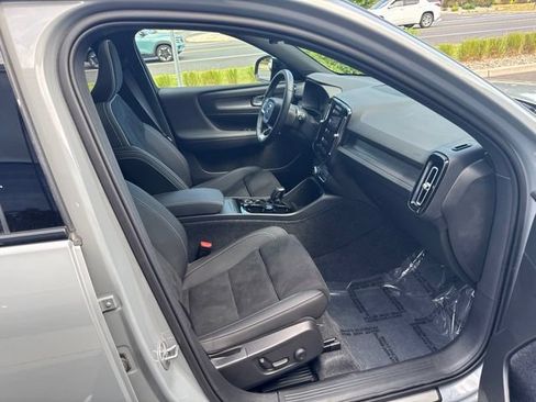 Used 2025 Volvo XC40 B5 Plus AWD/4WD image 15