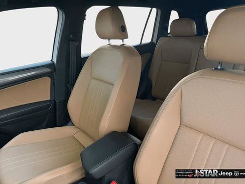 Used 2023 Volkswagen Tiguan SE image 12
