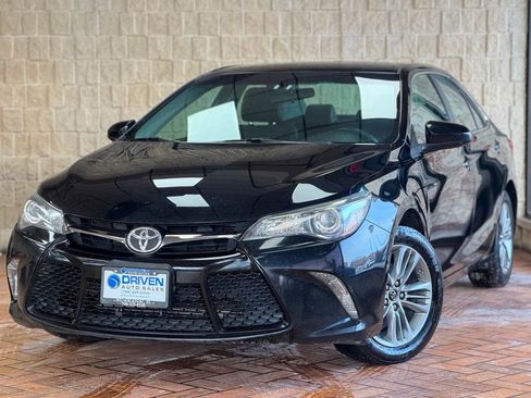 Used 2016 Toyota Camry SE image 2