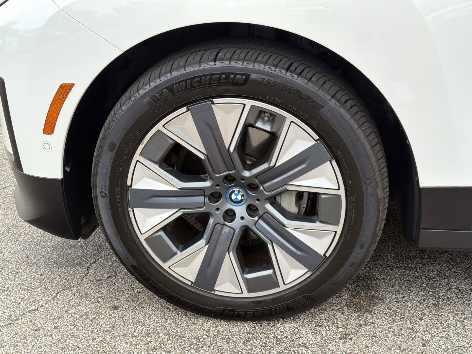 Certified 2024 BMW iX xDrive50 w/ Premium Package AWD/4WD image 19