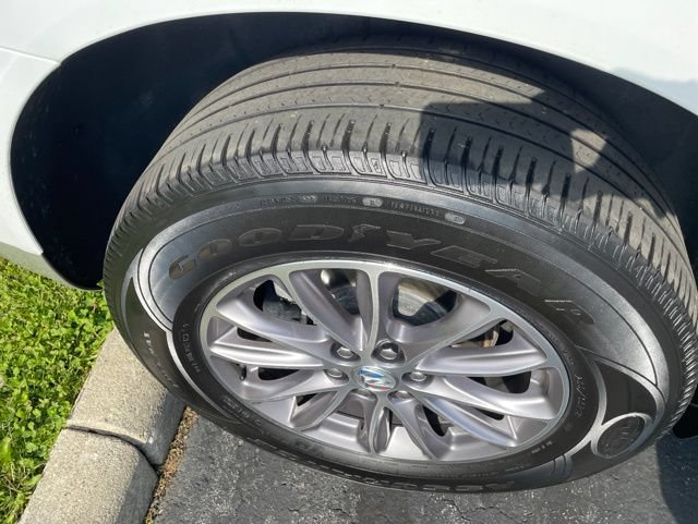Used 2023 Buick Enclave Essence FWD image 32