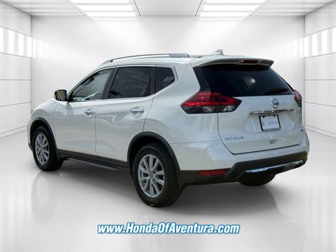 Used 2020 Nissan Rogue SV FWD image 4