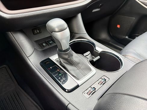 Used 2015 Toyota Highlander Limited AWD/4WD image 11