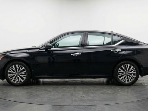 Used 2025 Nissan Altima 2.5 SV FWD image 5