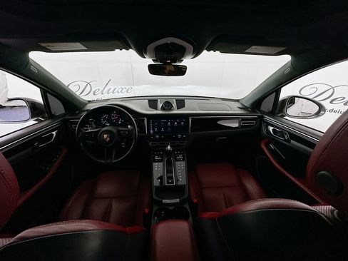 Used 2023 Porsche Macan Turbo image 19