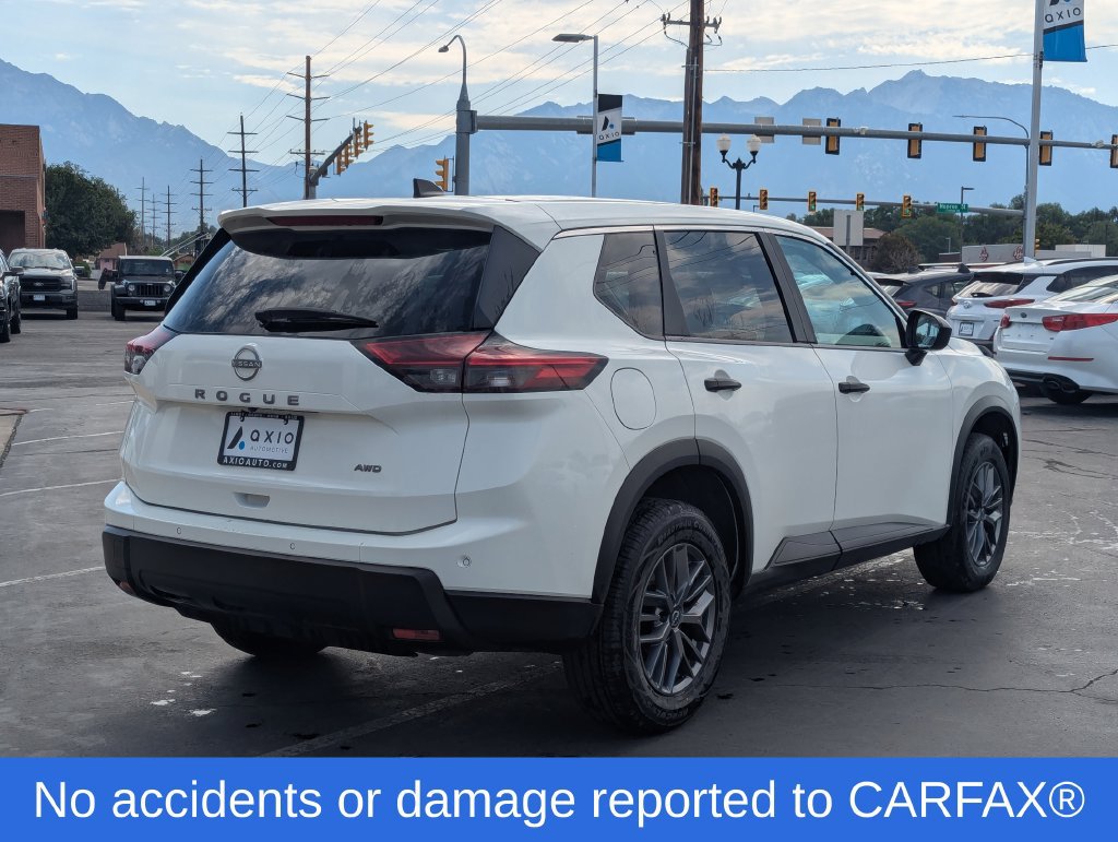 Used 2024 Nissan Rogue S AWD/4WD image 4