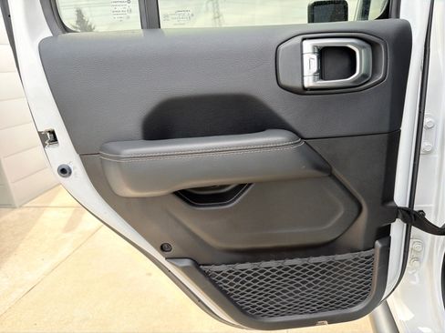 Used 2019 Jeep Wrangler Unlimited Sahara w/ Quick Order Package 24M Moab image 22