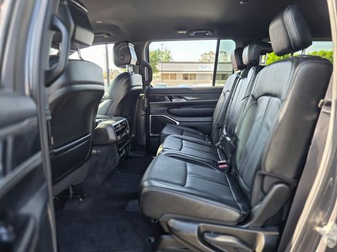 Used 2024 Jeep Wagoneer Series II w/ Flexible Seating Group RWD image 16
