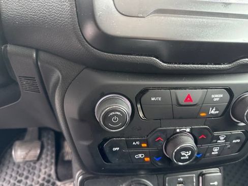 Used 2021 Jeep Renegade Latitude AWD/4WD image 17
