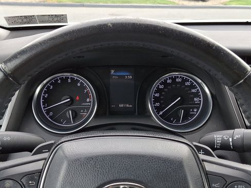 Used 2019 Toyota Camry image 21