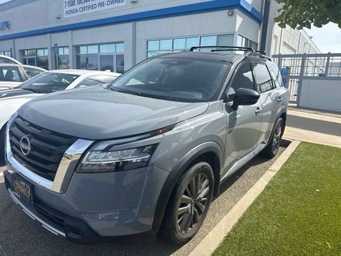 Used 2024 Nissan Pathfinder SL w/ SL Premium Package AWD/4WD image 2